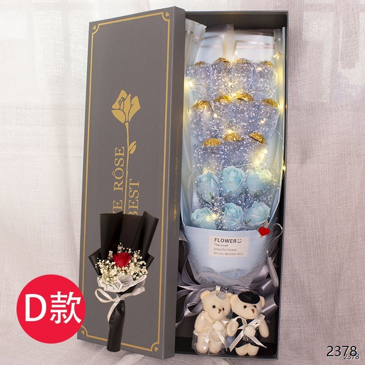 11颗巧克力加鲜花